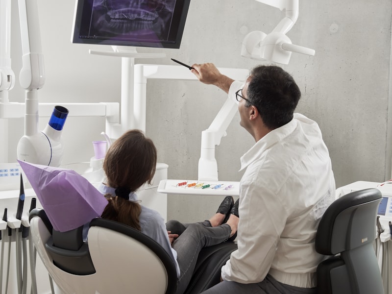 Dental clinician examining patient reporting severe toothache and thermal sensitivity